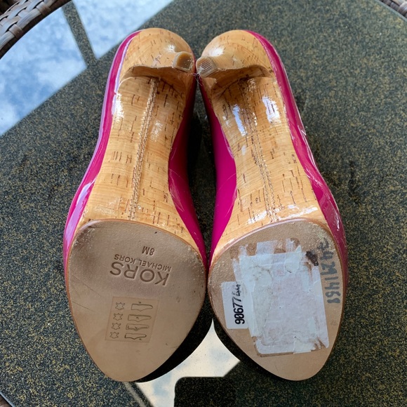 Michael Kors Red Platform Heel Pump - Picture 6 of 6